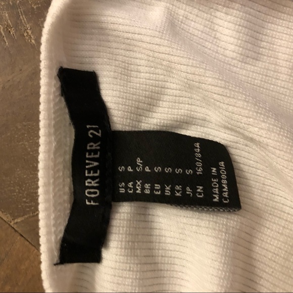 Ribbed Lettuce Detain Cropped Top - Picture 3 of 3